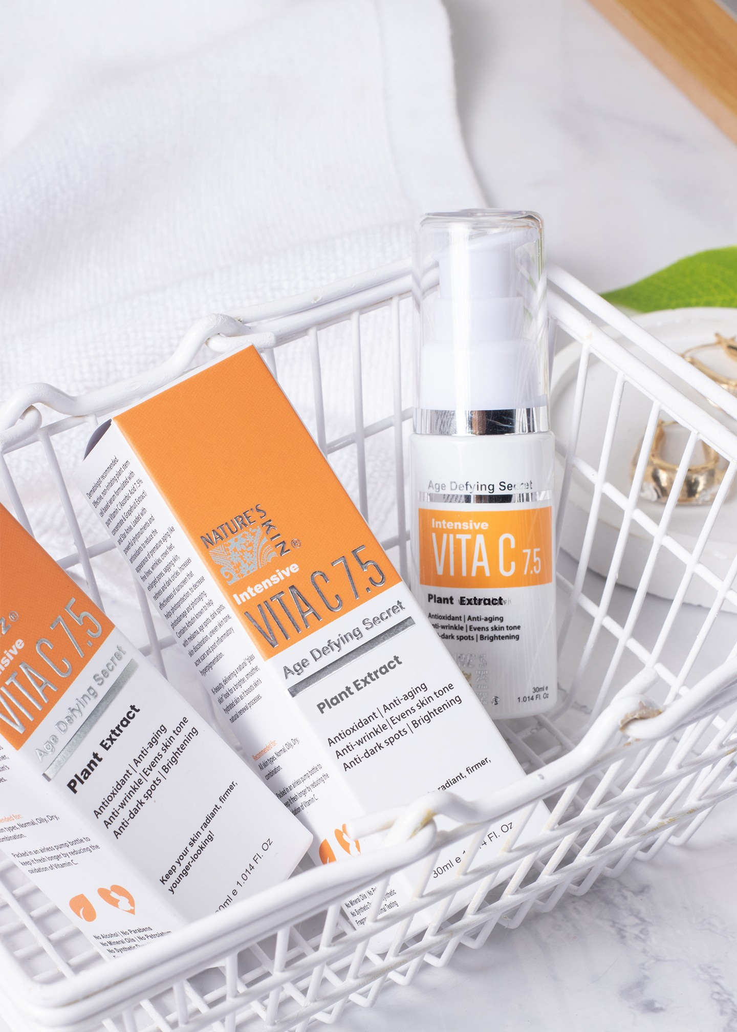 Intensive Vitamin C Serum Natural Skincare, Lifestyle photo